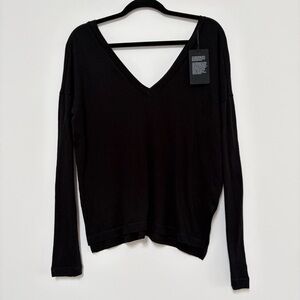 Chaser Deep Vneck Long Sleeve Top Size Small Black NWT